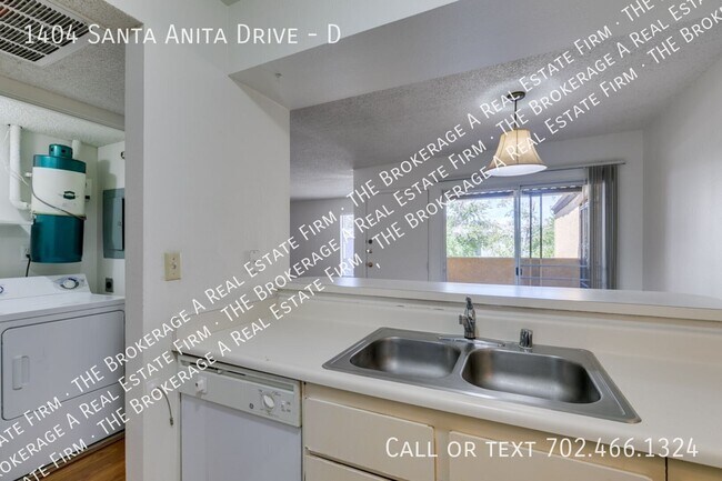Building Photo - 1404 Santa Anita Dr