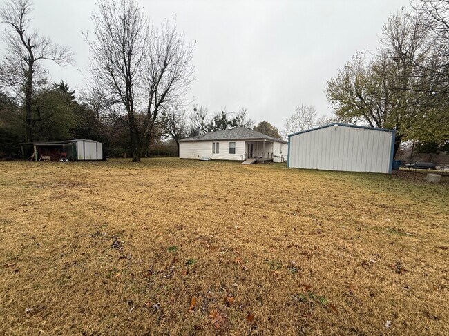 Building Photo - 1940 Ives Way Ln