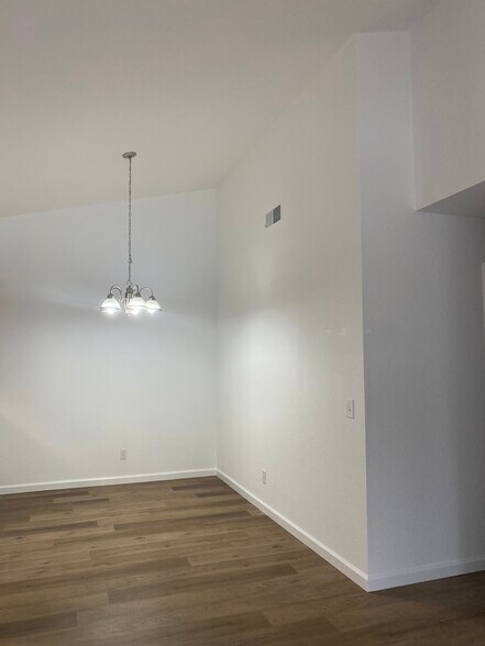 Building Photo - 1504 Woodlake Dr