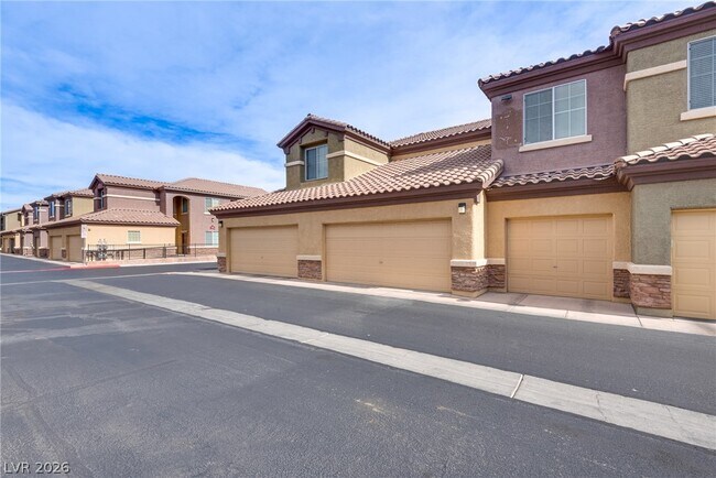 Building Photo - 6868 Sky Pointe Dr
