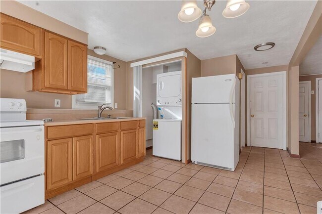 Building Photo - 66 Silver Lake Ave