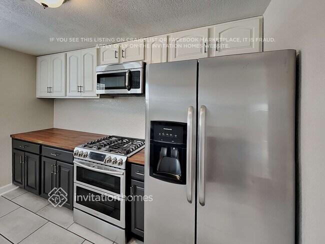 Building Photo - 1415 S Depew St