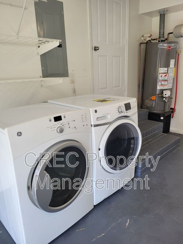 Building Photo - 7744 Allwood Ave