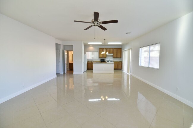 Building Photo - BEAUTIFUL 4BED/3BATH Home w/ 2 Car Garage ...