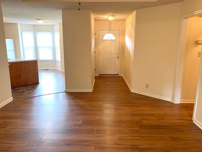 Building Photo - 268 Moncrest Dr