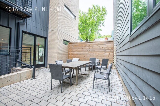 Building Photo - 1016 17th Pl NE