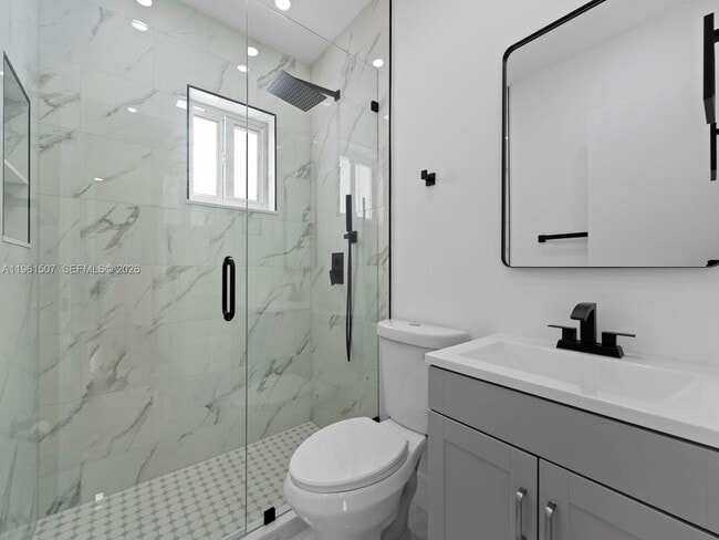 Building Photo - 104 E 58th St