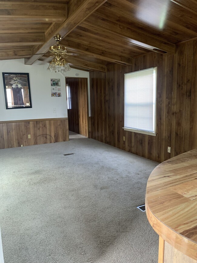 Building Photo - 5006 Willow Run Dr