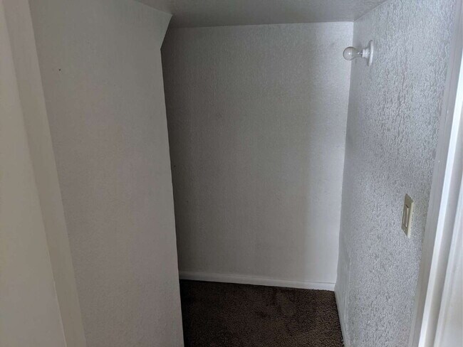 Building Photo - 3 Bedroom 2 Bathroom near ASU! I