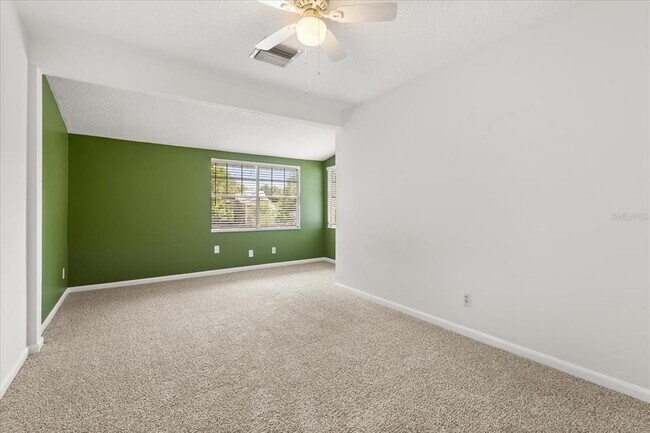 Building Photo - 742 N Westmoreland Dr