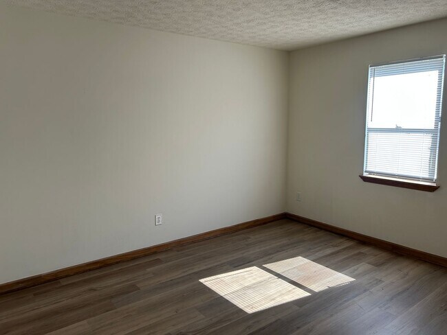 Building Photo - 125/127 Deer Creek Dr