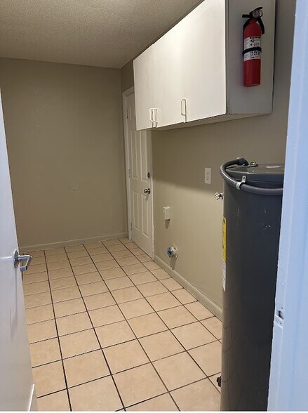 Building Photo - 2826 Green Acres Ave