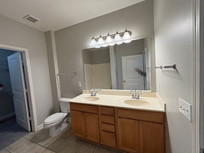 Building Photo - Beautiful 2 Bedroom 2 Bathroom Located in Sellar's Cove, Minutes from Carolina Beach!