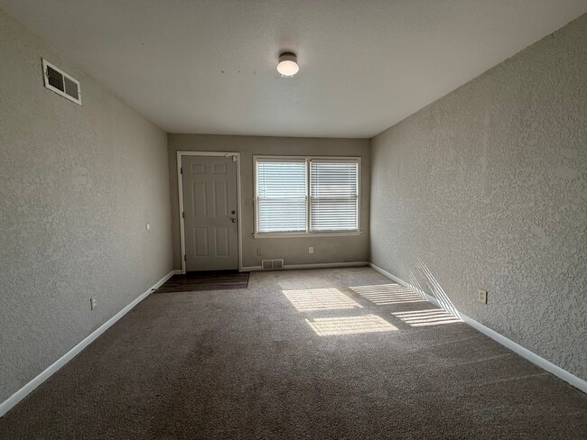 Building Photo - 1420 E 31st St S