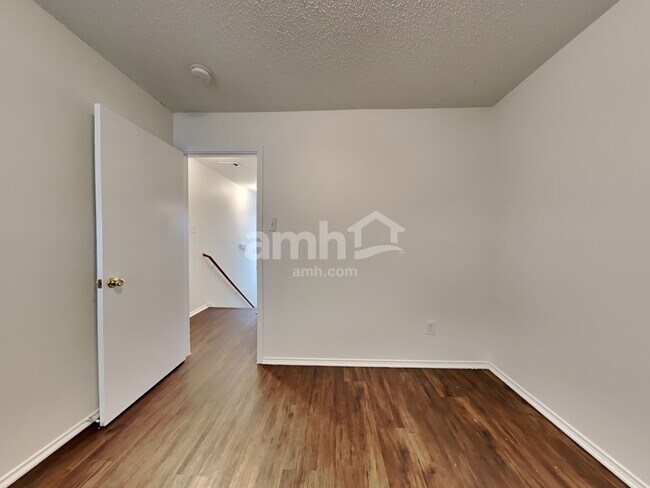 Building Photo - 4026 Holly Leaf Court