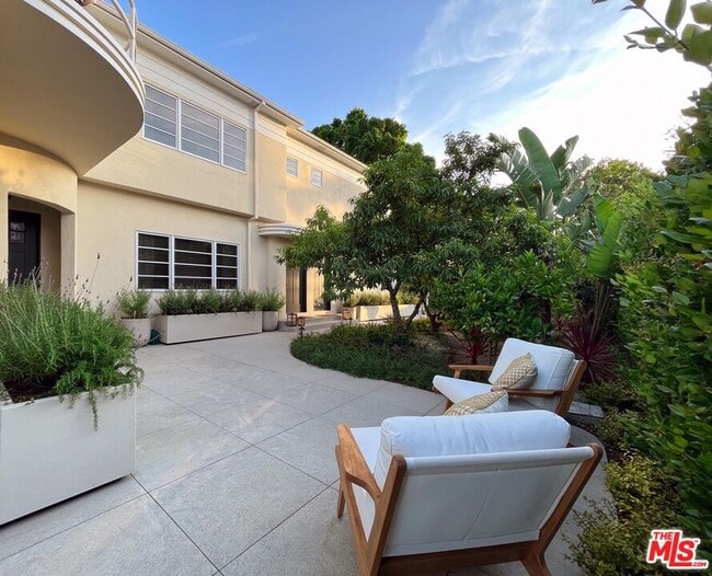 Building Photo - 464 N Harper Ave