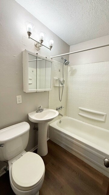 Building Photo - EAST SIDE/LAWRENCE 3 BEDROOM RANCH HOME RECENTLY UPDATED!