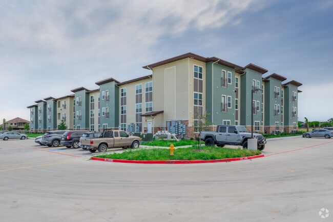 Building Photo - Avanti Legacy Bayside