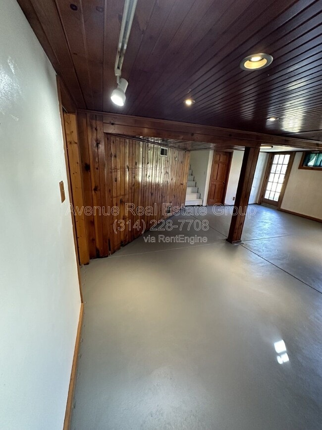 Building Photo - 425 Bismark Ave