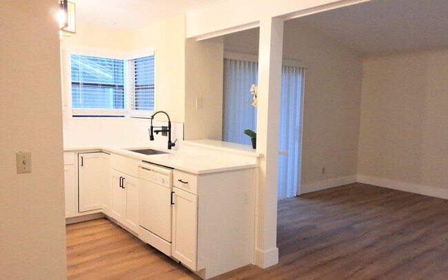Building Photo - 1/1 Second Floor Remodeled Condo X Rent In...