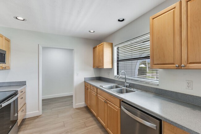 Building Photo - ** WILLOUGHBY ACRES ** POOL HOME - 3 BED / 2 BATH - PETS OK! - NORTH NAPLES - ANNUAL RENTAL