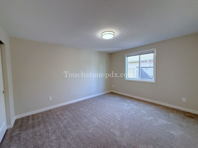 Building Photo - 119 SE Sweetbriar Ln