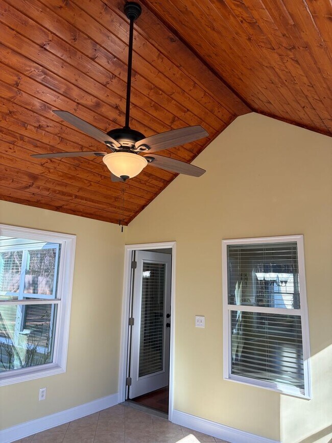 Building Photo - Beautiful Stepless Ranch