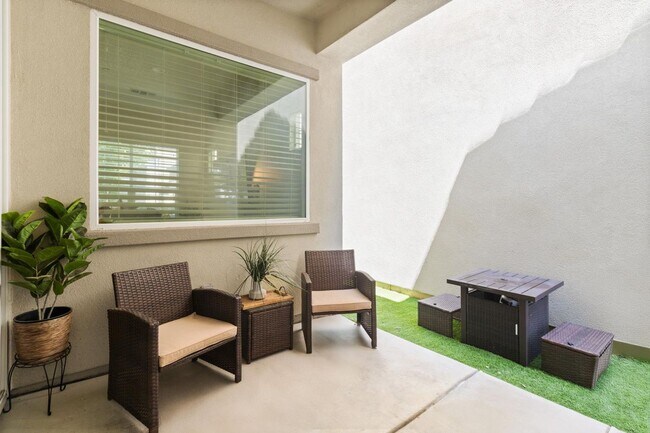 Building Photo - 3 Bed 2.5 Ba 2 Car Garage with solar!