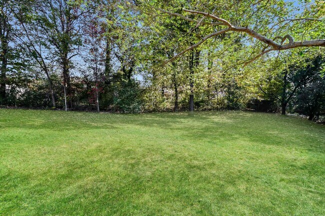 Building Photo - 2515 Ridgewood Rd