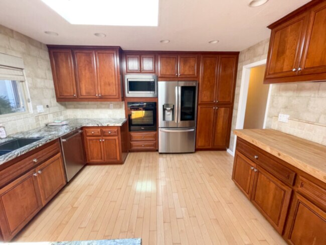 Building Photo - Stunning 3br/2ba TERRA LINDA, POOL, W&amp;...