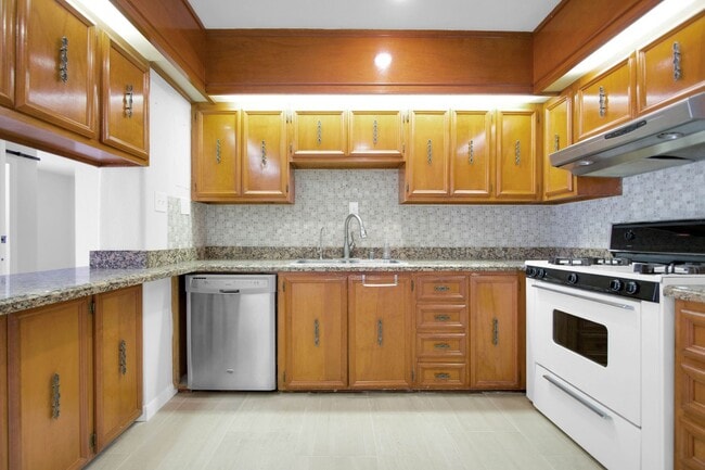 Building Photo - Adorable 3 bedroom, 2 bath apartment in Northeast El Paso!