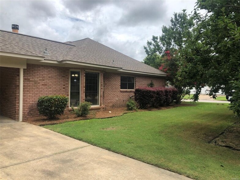 Building Photo - 4145 Johnstown Dr