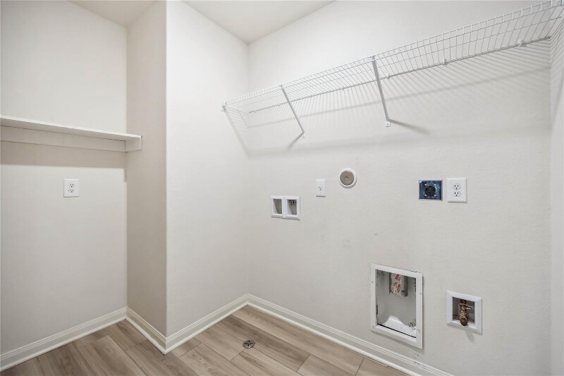 Building Photo - 425 Elaine Vly Dr