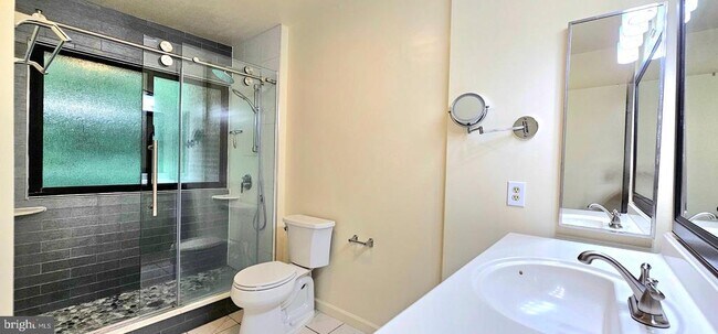 Building Photo - 8729 Sheridan Farms Ct