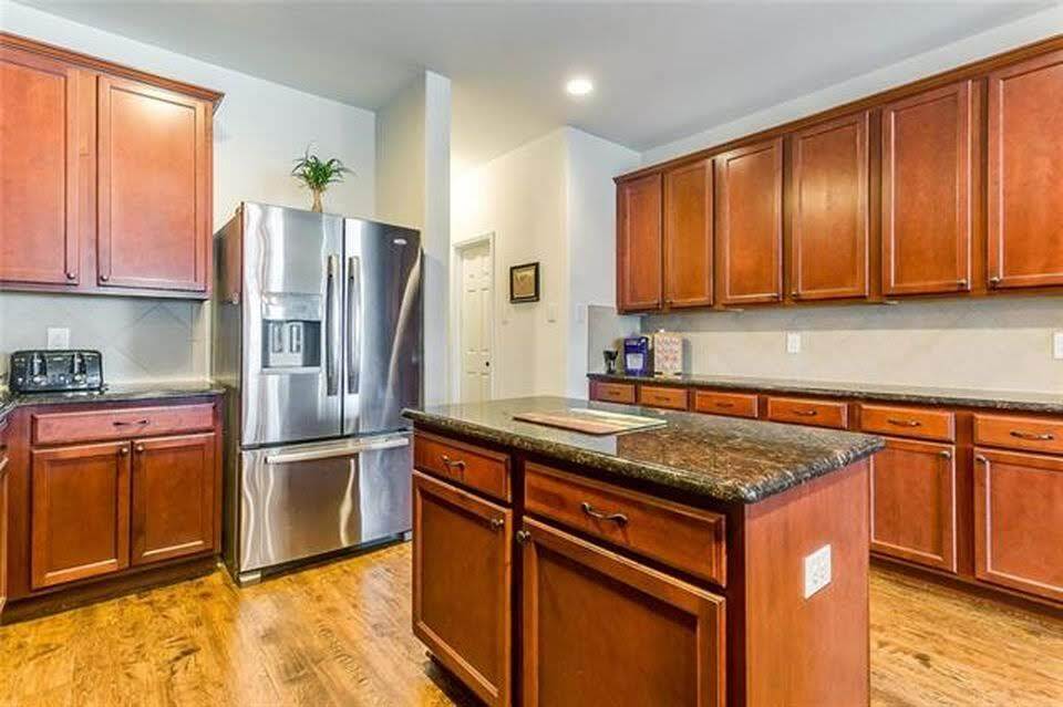 kitchen 2 - 9032 Yellow Cedar Trl