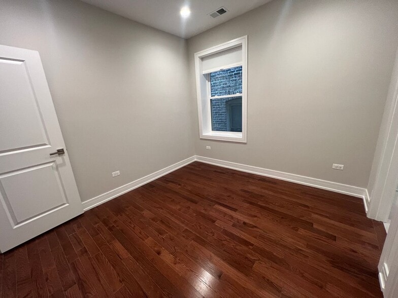 Building Photo - 4636 N Malden St