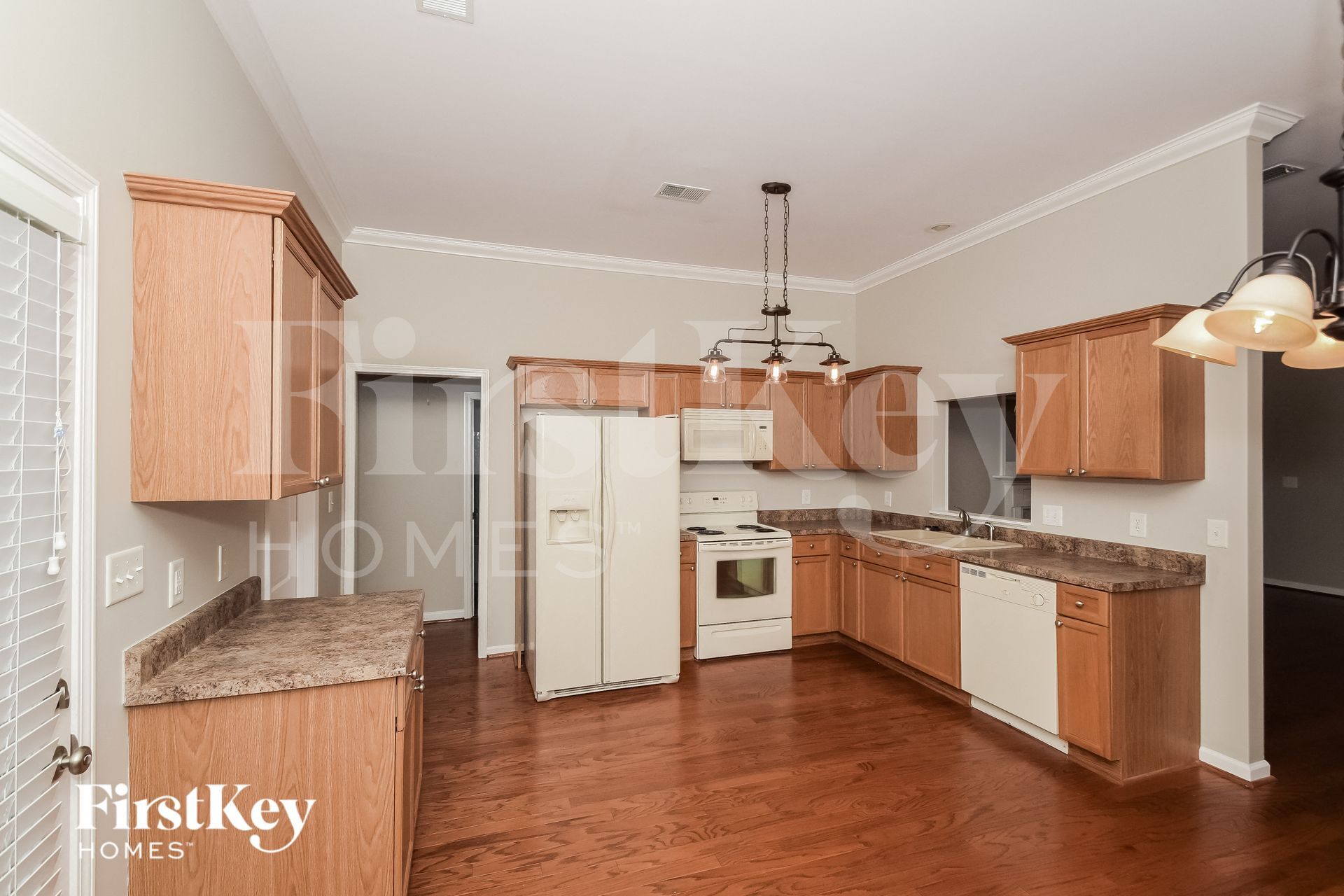 Building Photo - 316 Village Dr