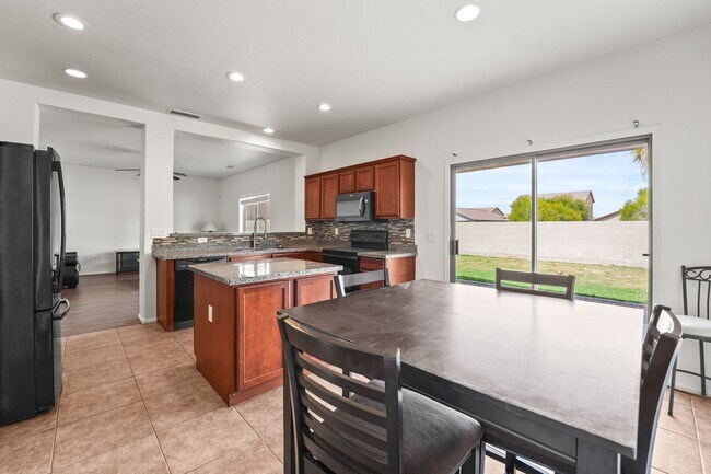 Building Photo - 734 W Fruit Tree Ln