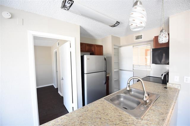 Building Photo - 2833 Kings Rd