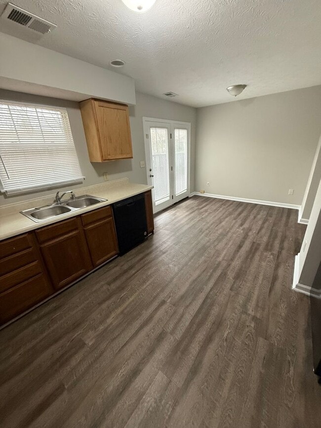 Building Photo - Located in Georgetown, KY, three-bedroom, 2.5-bath townhouse