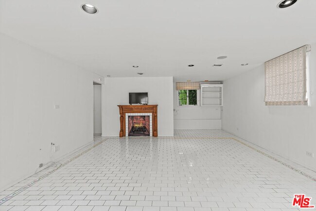 Building Photo - 710 Alta Dr