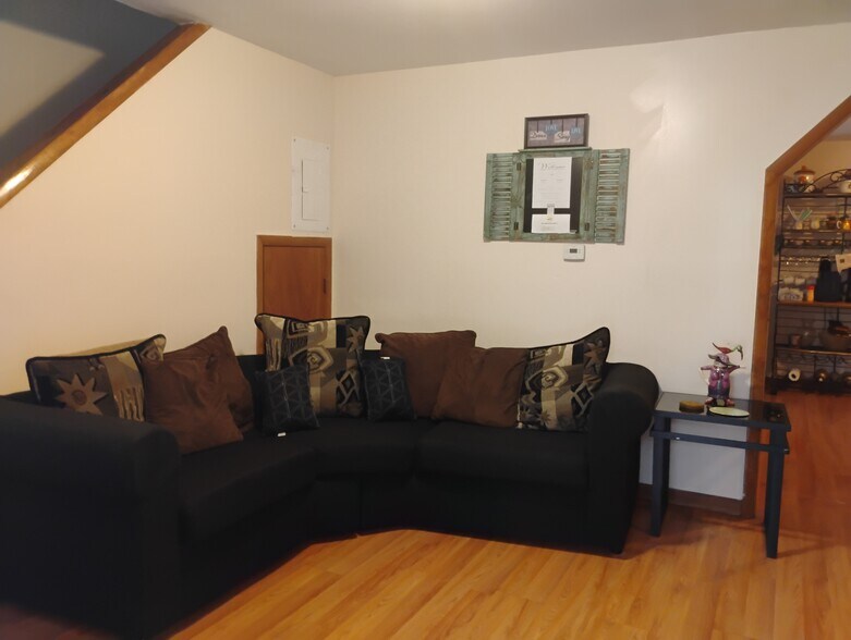 Building Photo - 39 Columbia St