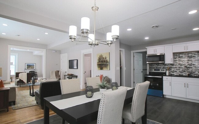 Building Photo - 220 E 27th St