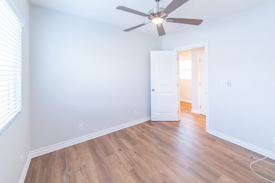 Building Photo - 453 Gaviota Ave