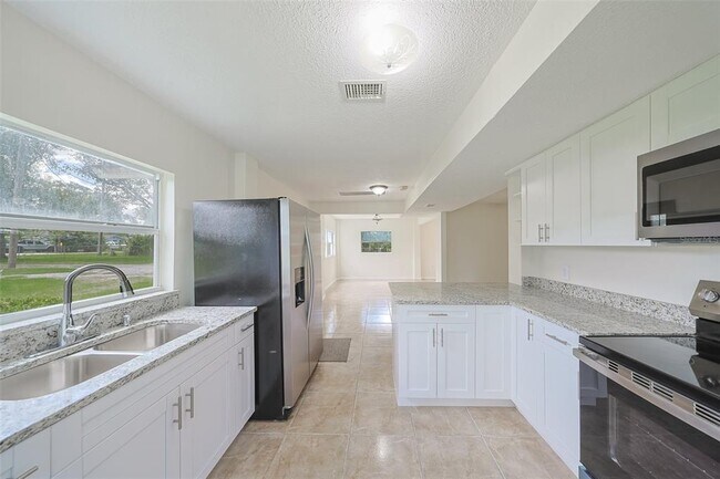 Building Photo - 2417 S 66th St