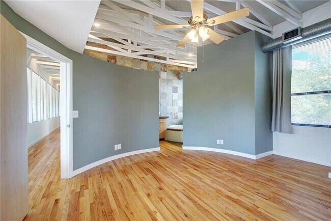 Building Photo - 1308 W N Loop Blvd