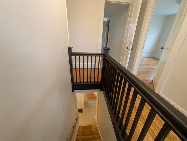 Building Photo - 112 King St