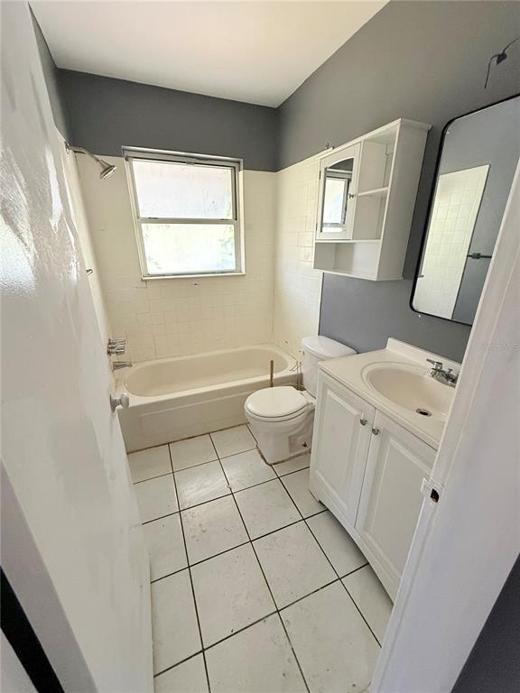 Building Photo - 731 71st Ave N