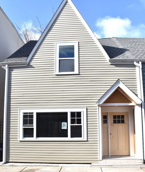 Building Photo - 315 Silver St
