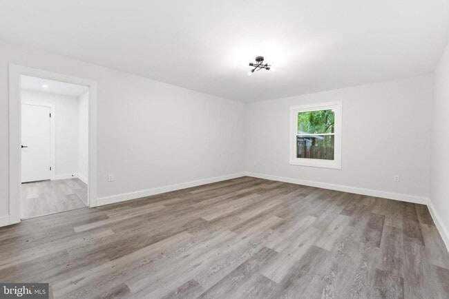 Building Photo - 27 Parkside Cir